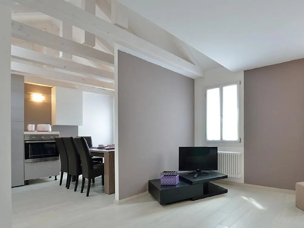 Supreme Venice Apartments Hotel