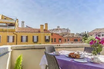 Hotel Supreme Venice Apartments